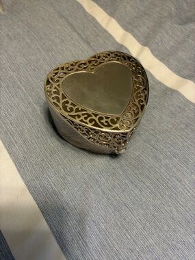 Heart-Shaped Filigree Jewelry Box - Silver Tone